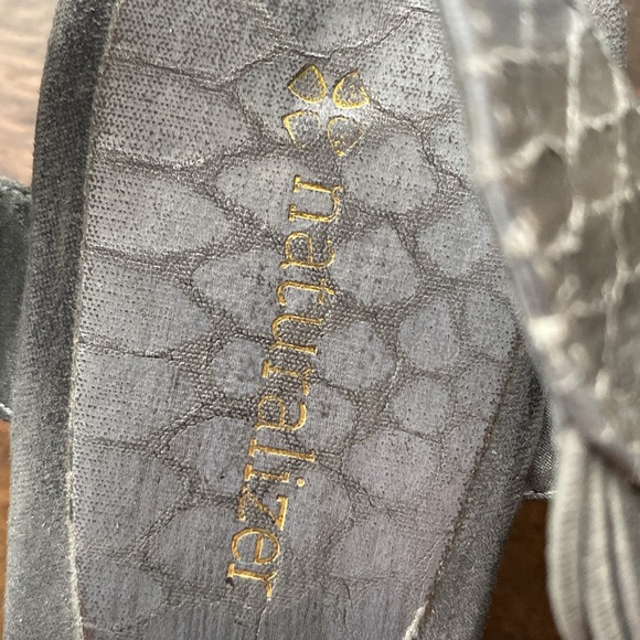 Beaded snakeskin Naturalizer Glamm wedge sandals in metallic taupe - Picture 4 of 5